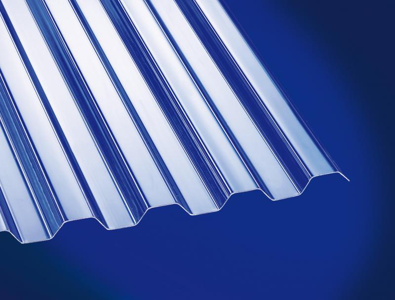 PET-Lichtplatte 70/18 Trapez 0,8 mm glatt - klar - Standardbild auf blauem Hintergrund